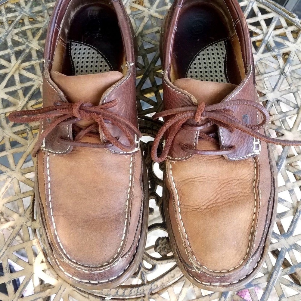 Born Two Toned Deck Shoes Size 8.5